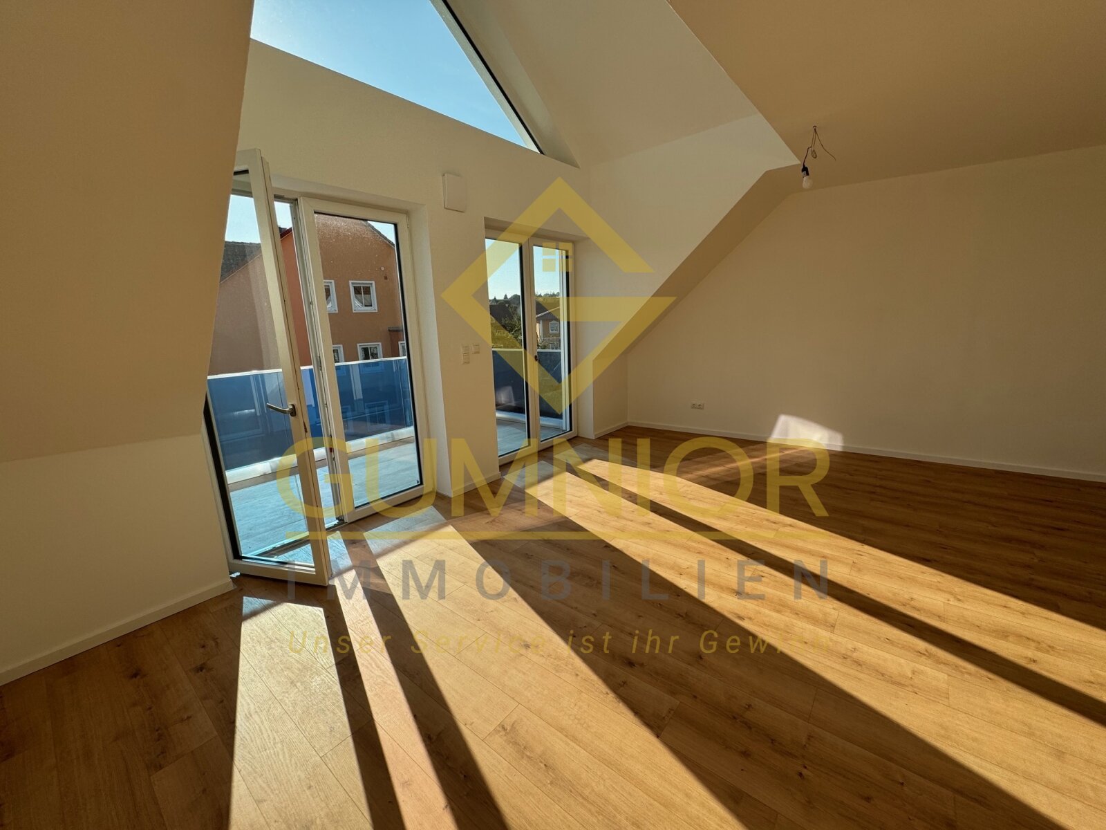 Top Anlage!! Modern und Energetisch ** Gemütliche 2 Zimmer Mansarden-Wohnung ** KfW 40 ** Standard