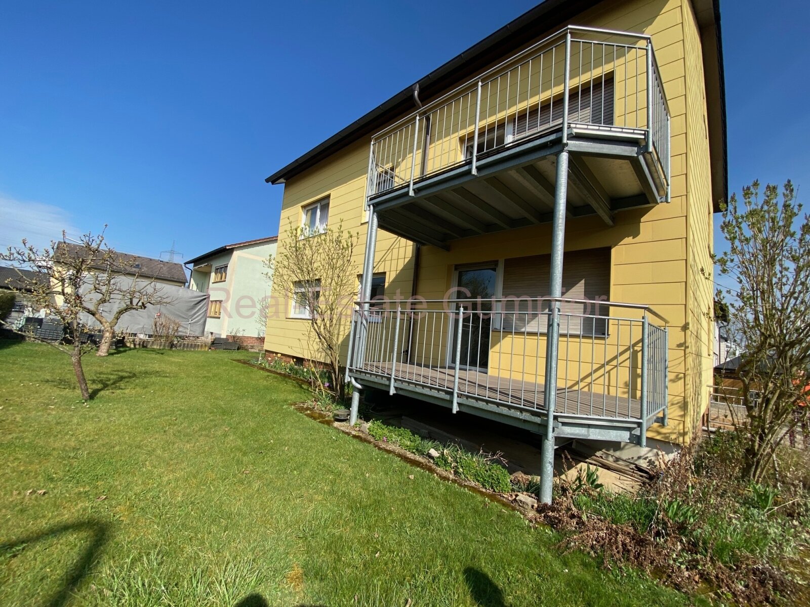 Gepflegtes 2-Familienhaus mit Ausbaureserve und reichlich Staufläche ** Top ** Do.-Garage 