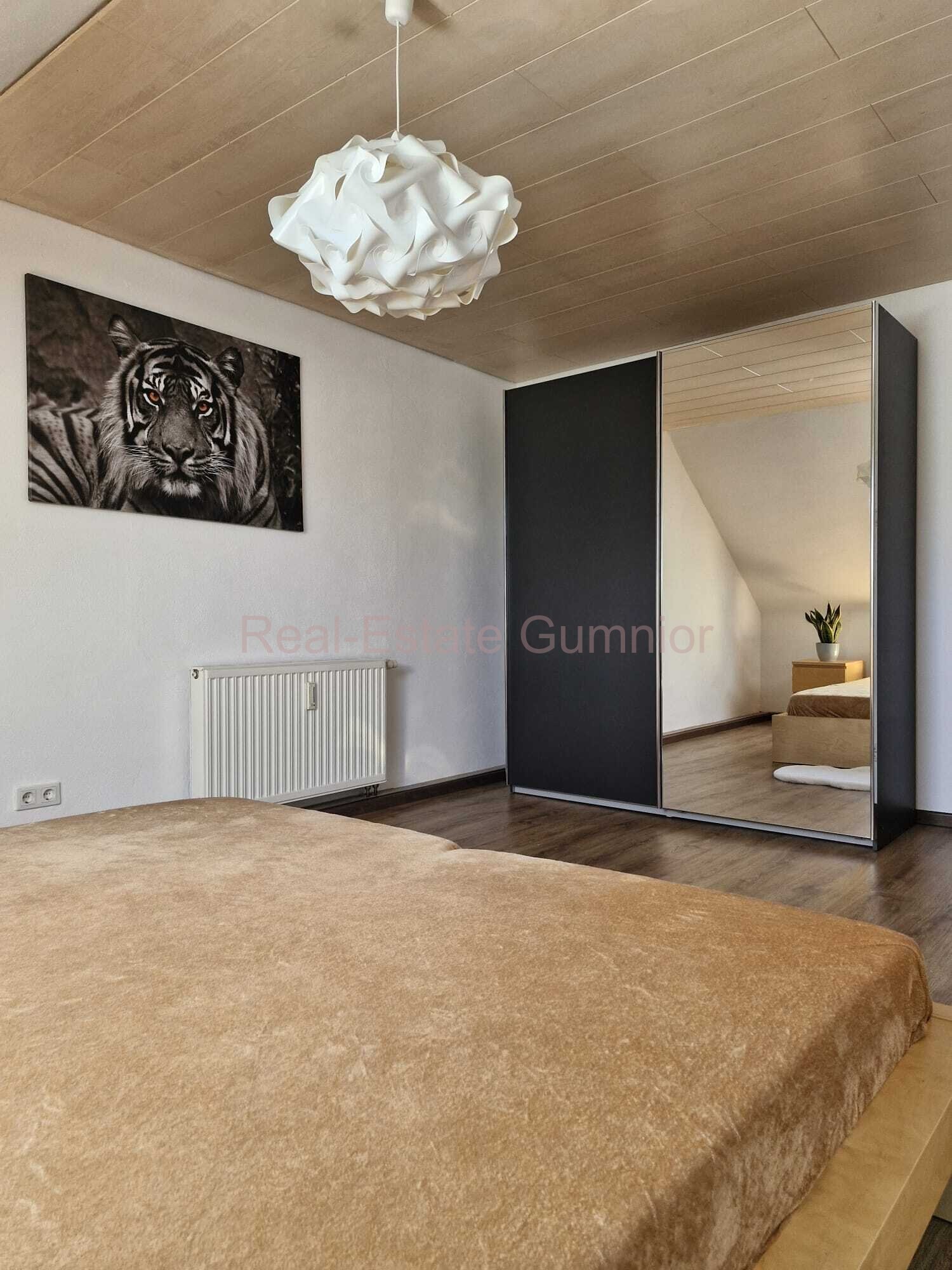 Gemütliche 2 Zimmer Mansardenwohnung mit Balkon -- voll möbliert ** Top ** sofort bezugsfertig 