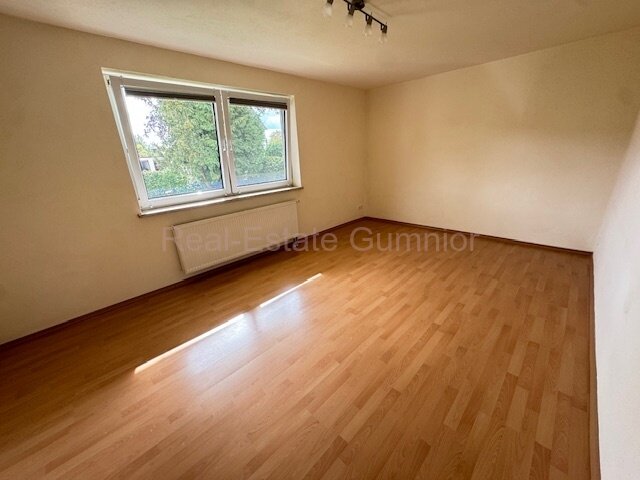 Großzügiges Wohnhaus für 3 Familien in begehrter Lage von Weiden -- Keller- EBKs ** + Entwicklung