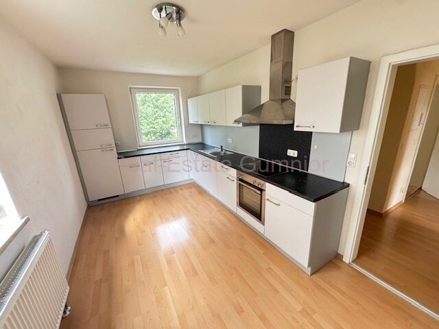 Großzügiges 3 Fam.-Wohnhaus komplett zu vermieten ** 3 Bäder ** 3 Küchen - großes Grundstück