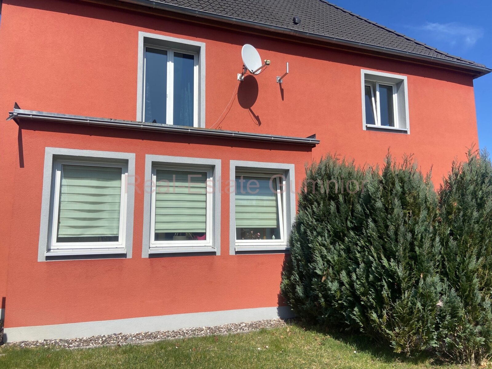 RESERVIERT!! Modernisiertes 1-2 Fam.-Wohnhaus mit schönem Grundstück nähe des Zentrums ** Gepflegt **