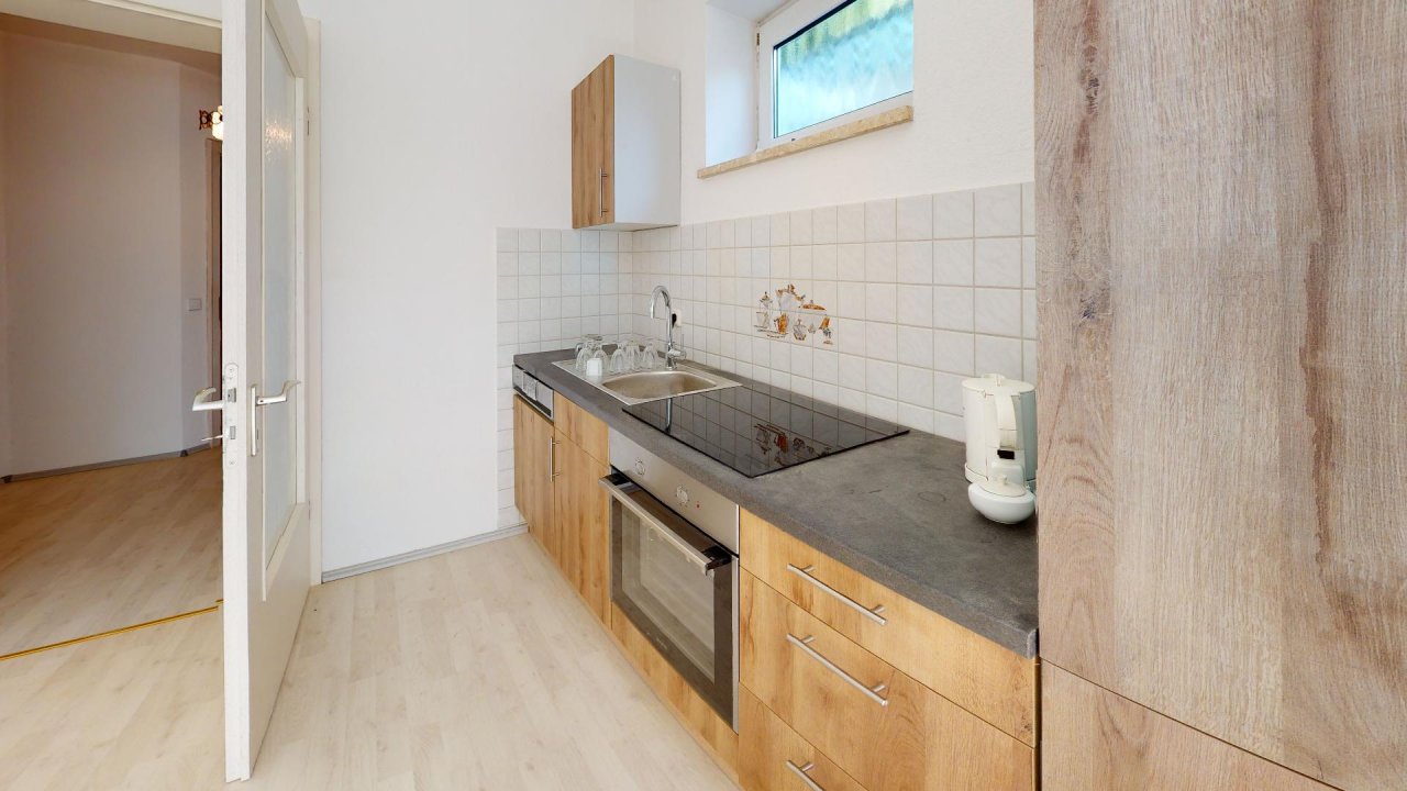 Gepflegte 1 Zimmer Souterrain-Apartment  inkl. EBK und Duschbadezimmer ** PLUS GARTENFLÄCHE und Nebengebäude