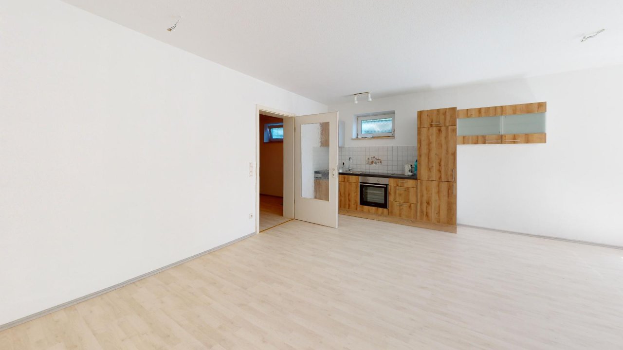 Gepflegte 1 Zimmer Souterrain-Apartment  inkl. EBK und Duschbadezimmer ** PLUS GARTENFLÄCHE und Nebengebäude