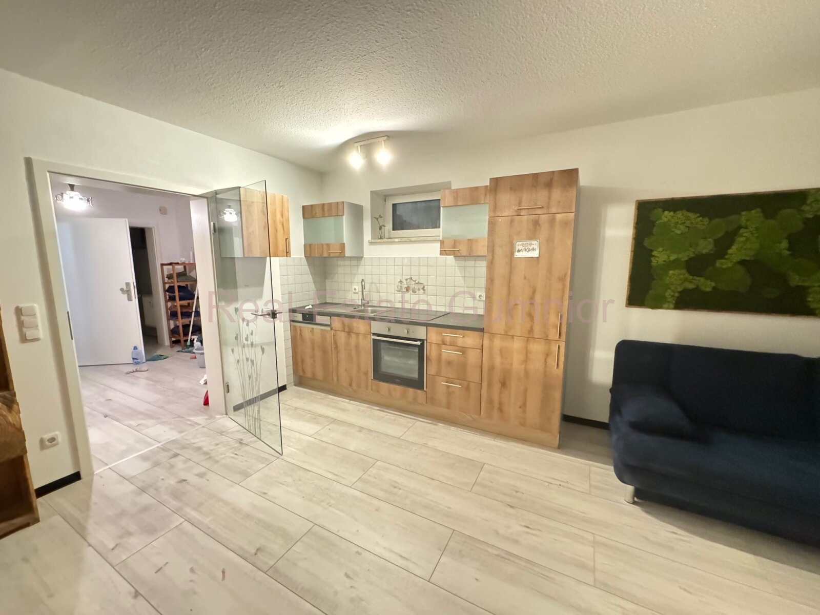 Gepflegte 1 Zimmer Souterrain-Apartment  inkl. EBK und Duschbadezimmer ** PLUS GARTENFLÄCHE und Nebengebäude