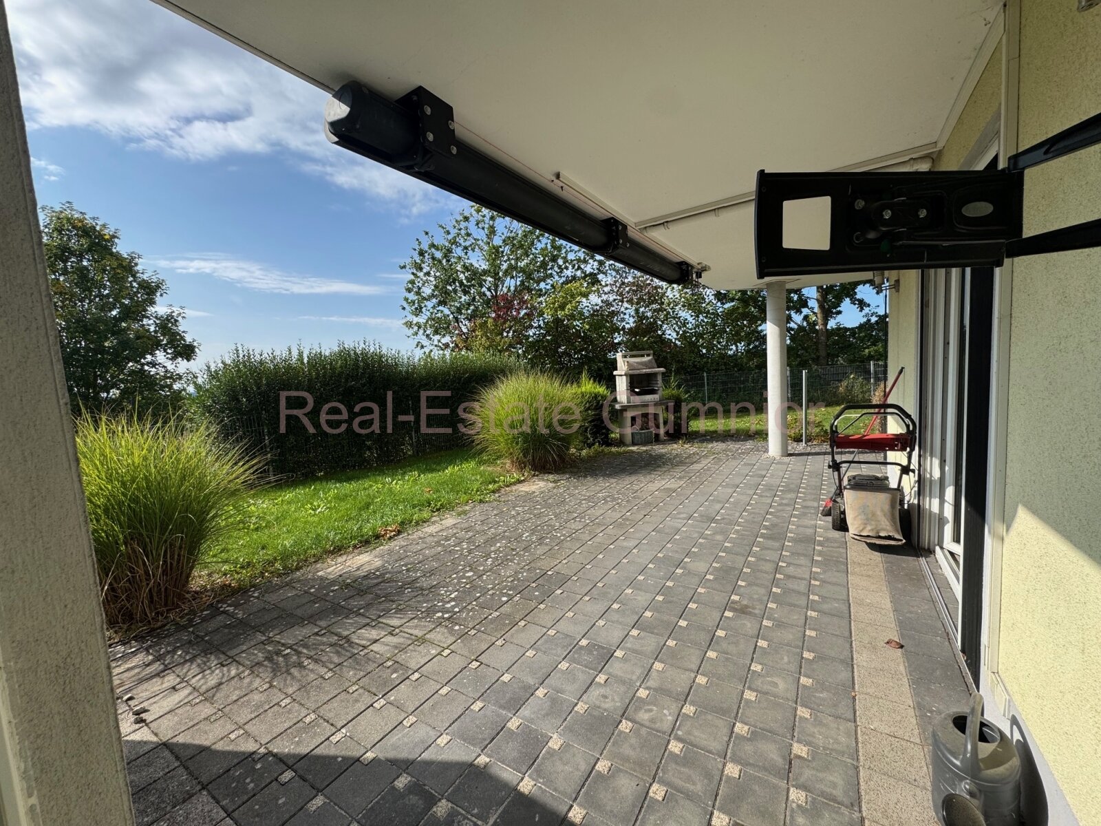 Ein großzügiges Domizil am schönsten Basaltkegel Europas ** In traumhafter Randlage 