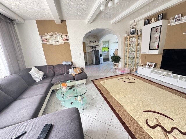 Großzügiges Wohnhaus mit Einliegerwohnung- Pelletsofen** Tolles Grundstück -- Wintergarten ** Top**