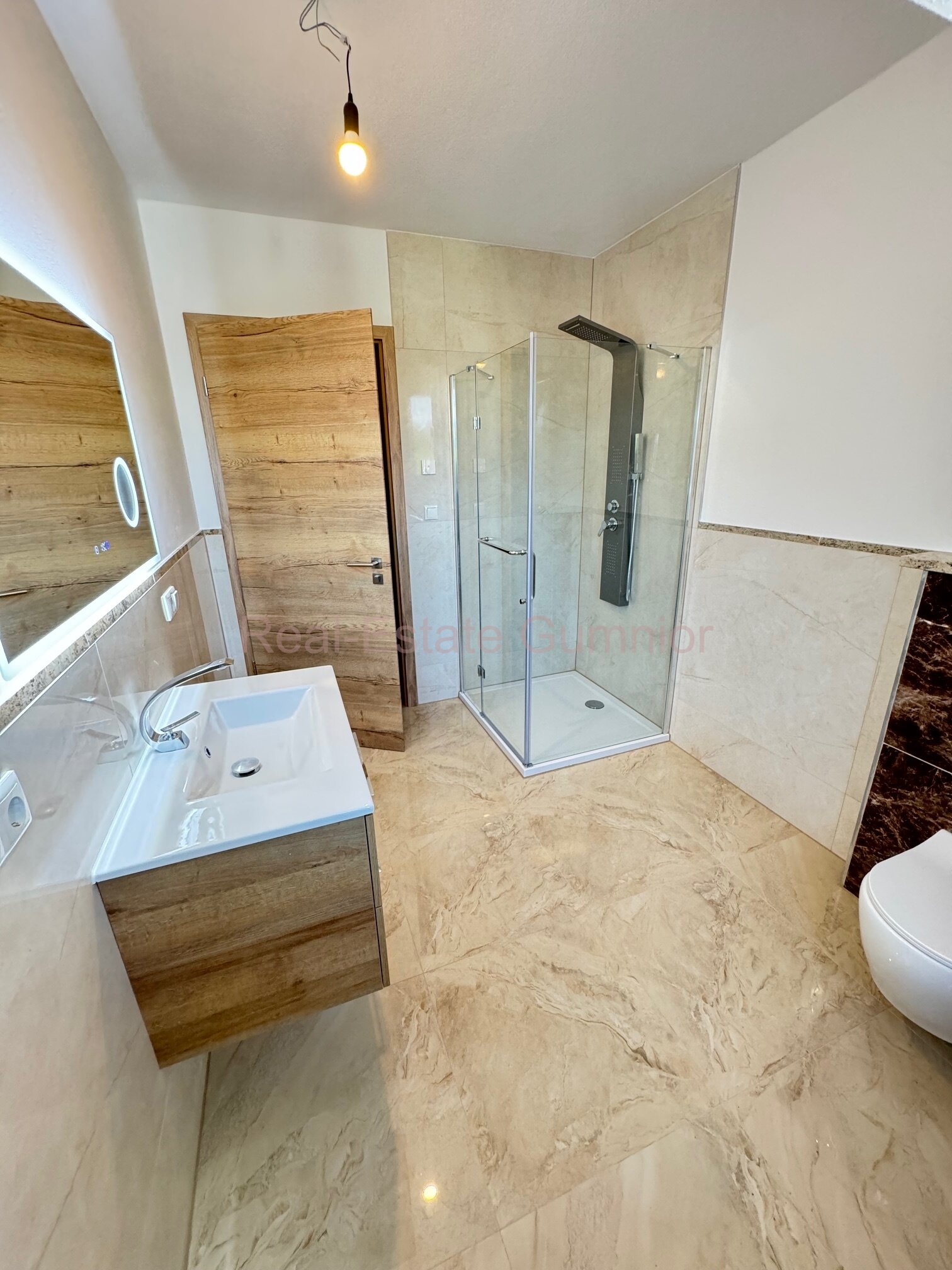 Modern und Energetisch ** Sonnige 2 Zimmer Wohnung mit EBK ** KfW 40 ** Standard- € 750.- Miete mtl. - Top Anlage 