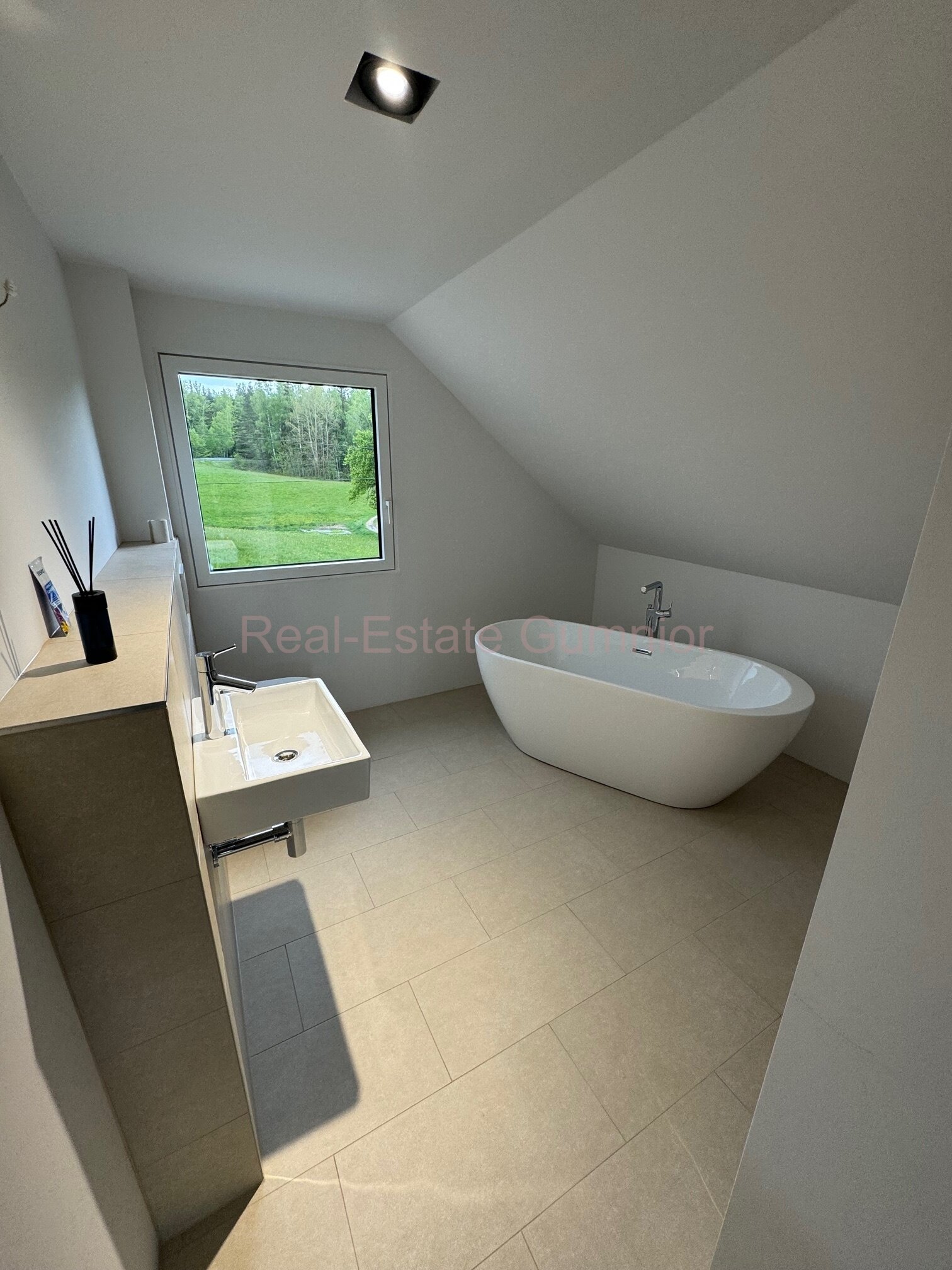 RESERVIERT!! Ihren nächsten Sommer vor traumhafter Kulisse ** Traumhaftes Anwesen im puristischen Stil ** Top **