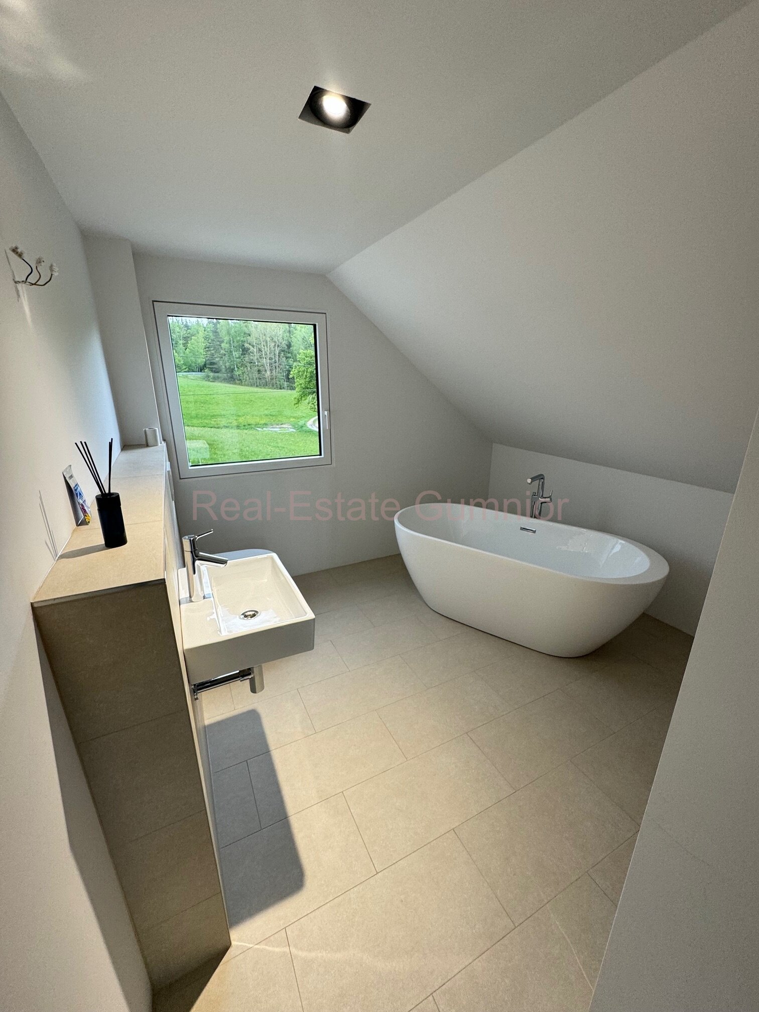 RESERVIERT!! Ihren nächsten Sommer vor traumhafter Kulisse ** Traumhaftes Anwesen im puristischen Stil ** Top **