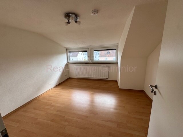 Großzügiges Wohnhaus für 3 Familien in begehrter Lage von Weiden -- Keller- EBKs 