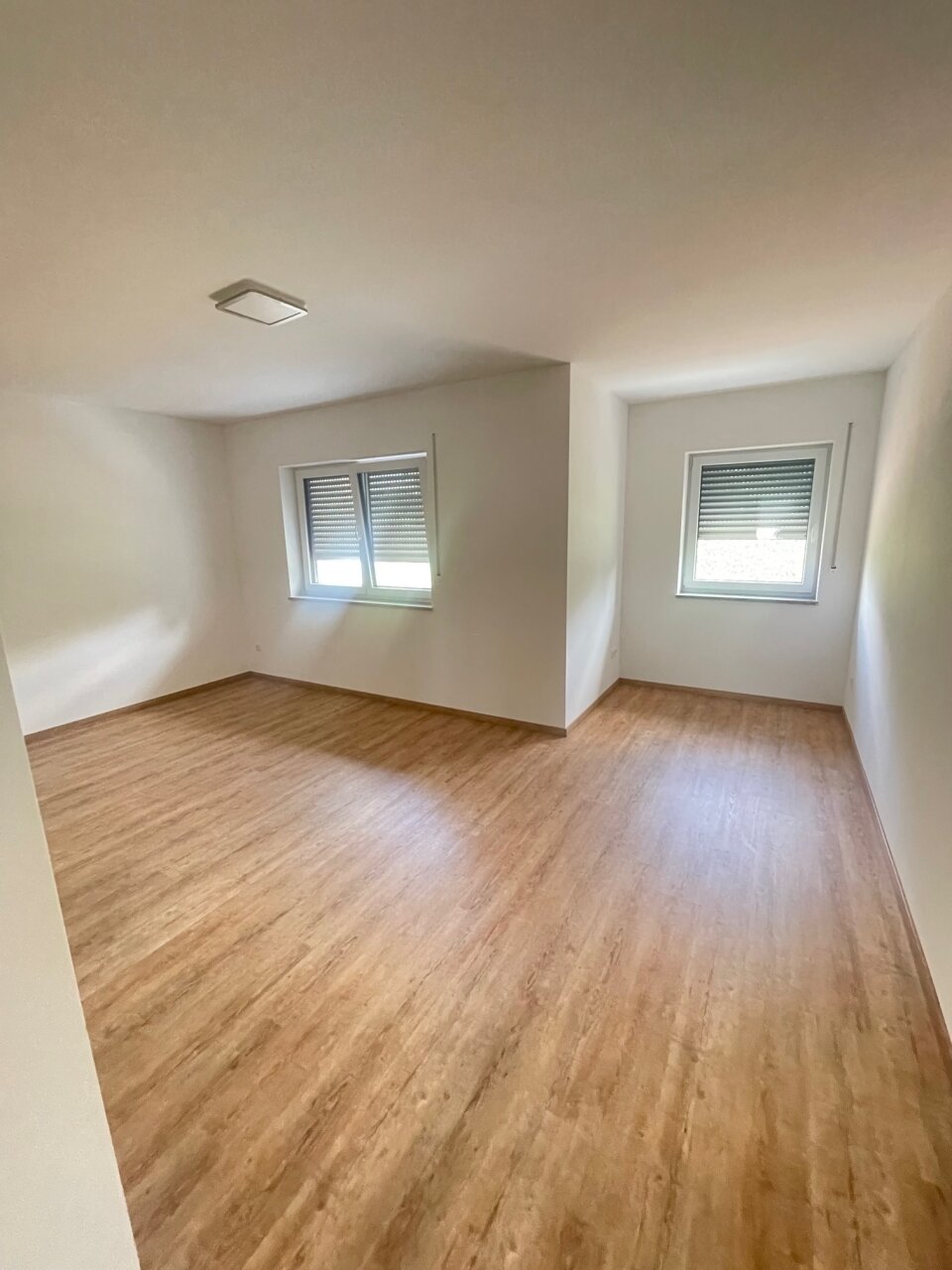 ! Modernes Reihenhaus mit viel Platz ** Effiziente Bauweise ** mit Garage * Provisionsfrei 