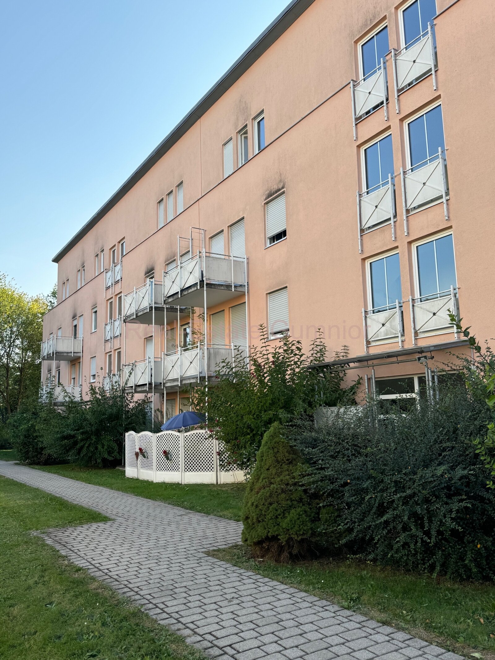 Weiden in der Oberpfalz: Reserviert !! Ihre Gelegenheit * zentrumsnah gelegenes 1 Zimmer Apartment mit Balkon ** Tageslichtbad ** + TG  