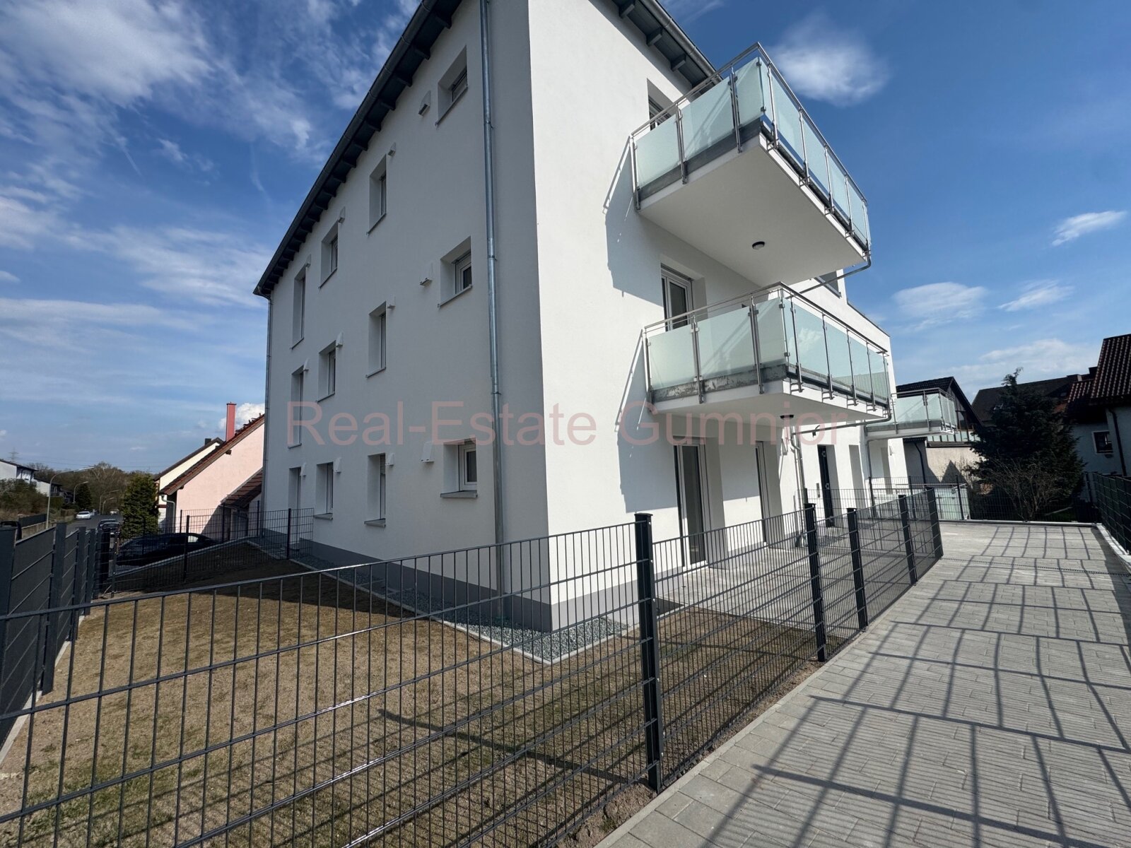 Großzügig und Gemütlich* 3-4  Zimmer - Souterrain -  Wohnung mit Terrasse ** QNG - KfW-Förderfähig 