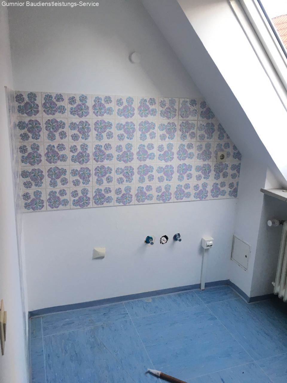 2ZKB-Mansardenwohnung mit Balkon ** Nähe des Zentrums und Einkaufsmöglichkeiten**mit Balkon