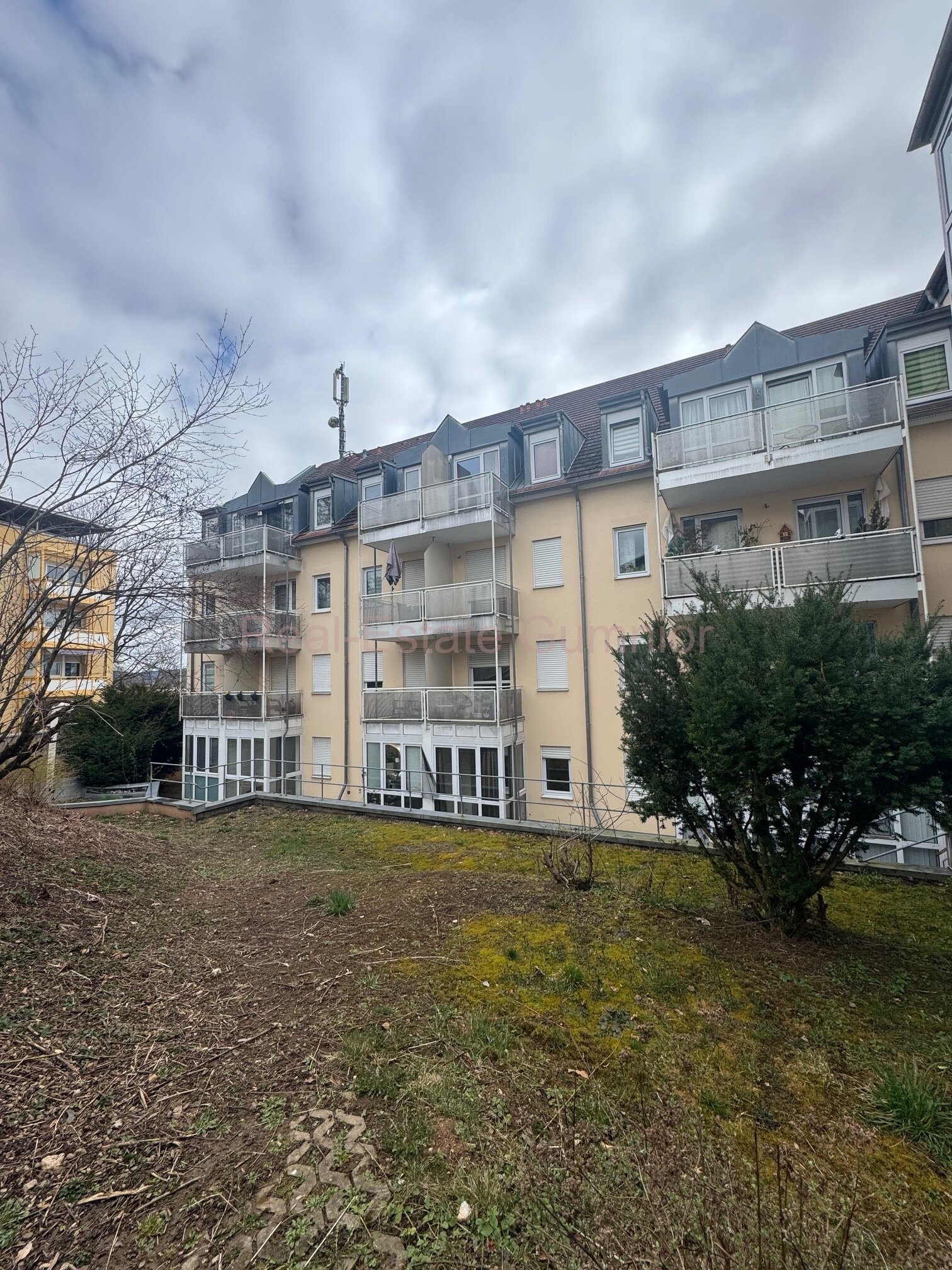 Tolle 2 ZKB Apartment mit großen Balkon und tollem Ausblick  - in verkehrsgünstiger Lage ** TG-Stellplatz ** EBK 