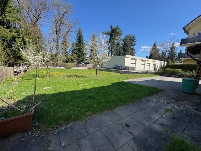 Großzügiges Wohnhaus für 3 Familien in begehrter Lage von Weiden -- Keller- EBKs