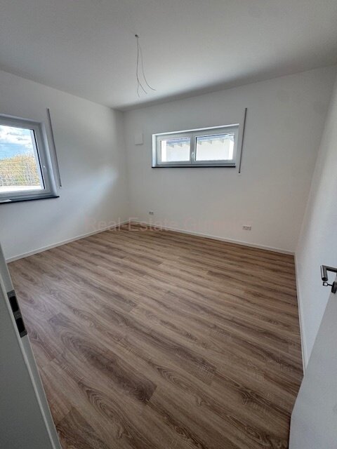 Großzügig und Gemütlich* 3-4 Zimmer - Souterrain - Wohnung mit Terrasse ** QNG - KfW-Förderfähig