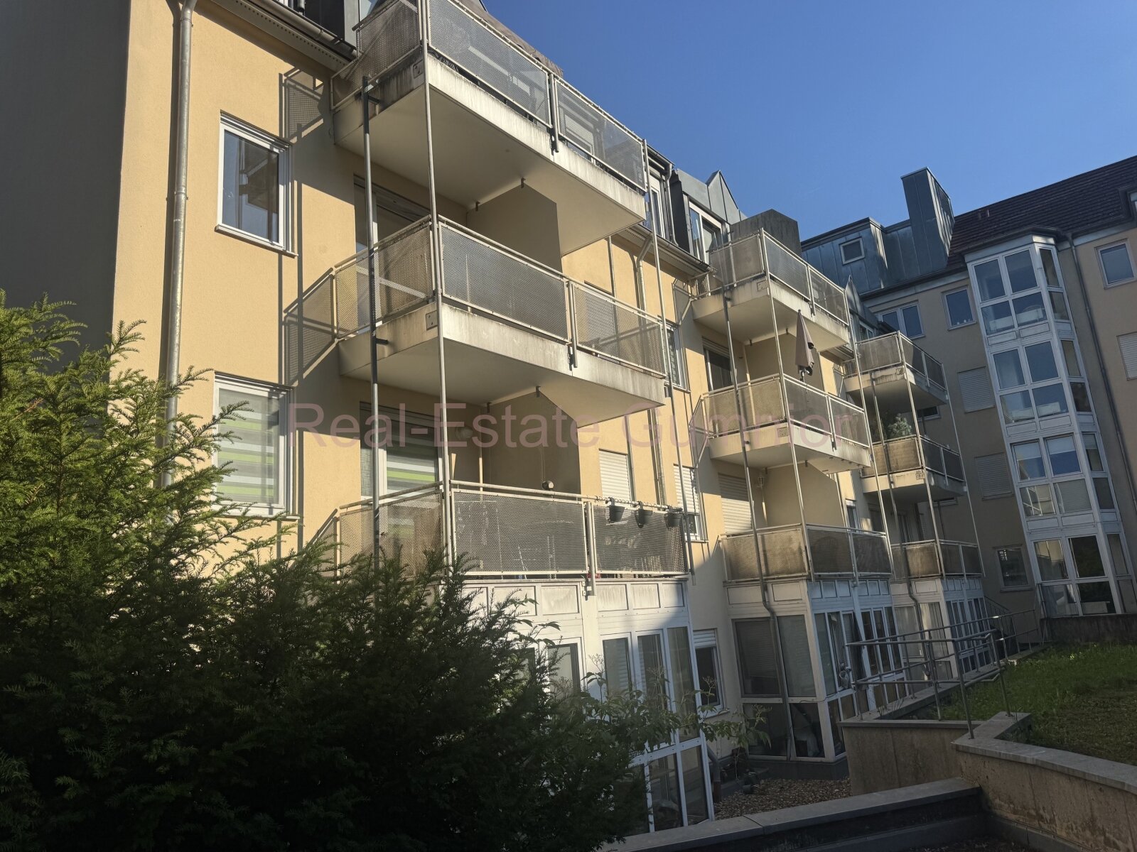 Gemütliche 2 Zimmer-WG mit großen Wintergarten ** Lift** EBK** TG-Stellplatz ** Top Anlage