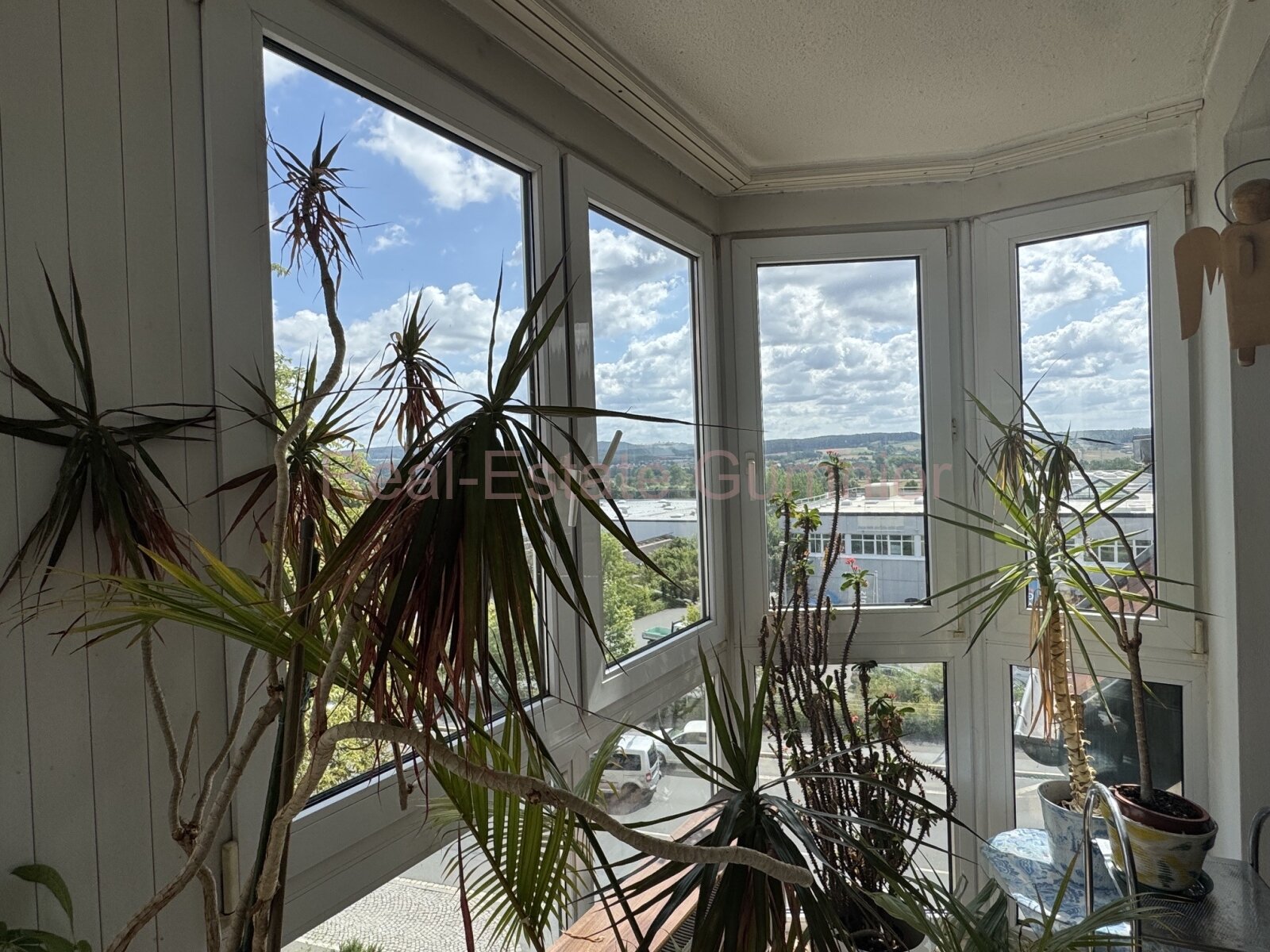 Gemütliche 2 Zimmer-WG mit großen Wintergarten ** Lift** EBK** TG-Stellplatz ** Top Anlage