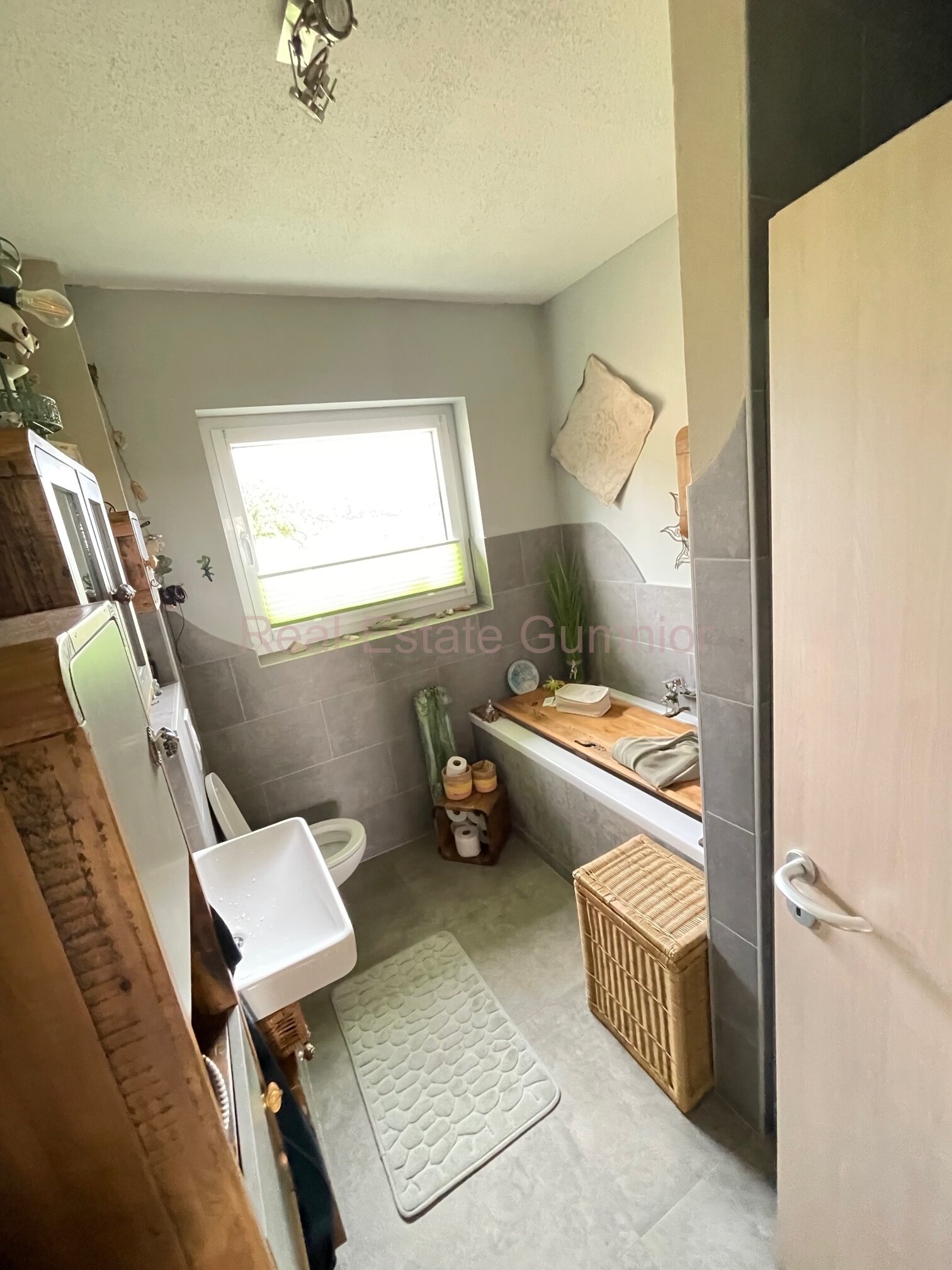 Bungalow in traumhafter Höhenlage ** Neuwertig** Wärmepumpe **Garage ** Kaminofen**Erweiterungspotential