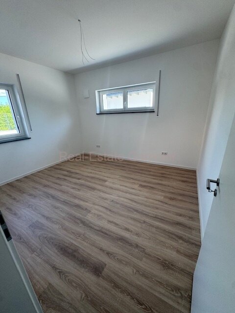 Windischeschenbach: Großzügig und Gemütlich* 3-4  Zimmer - Souterrain -  Wohnung mit Terrasse ** QNG - KfW-Förderfähig  