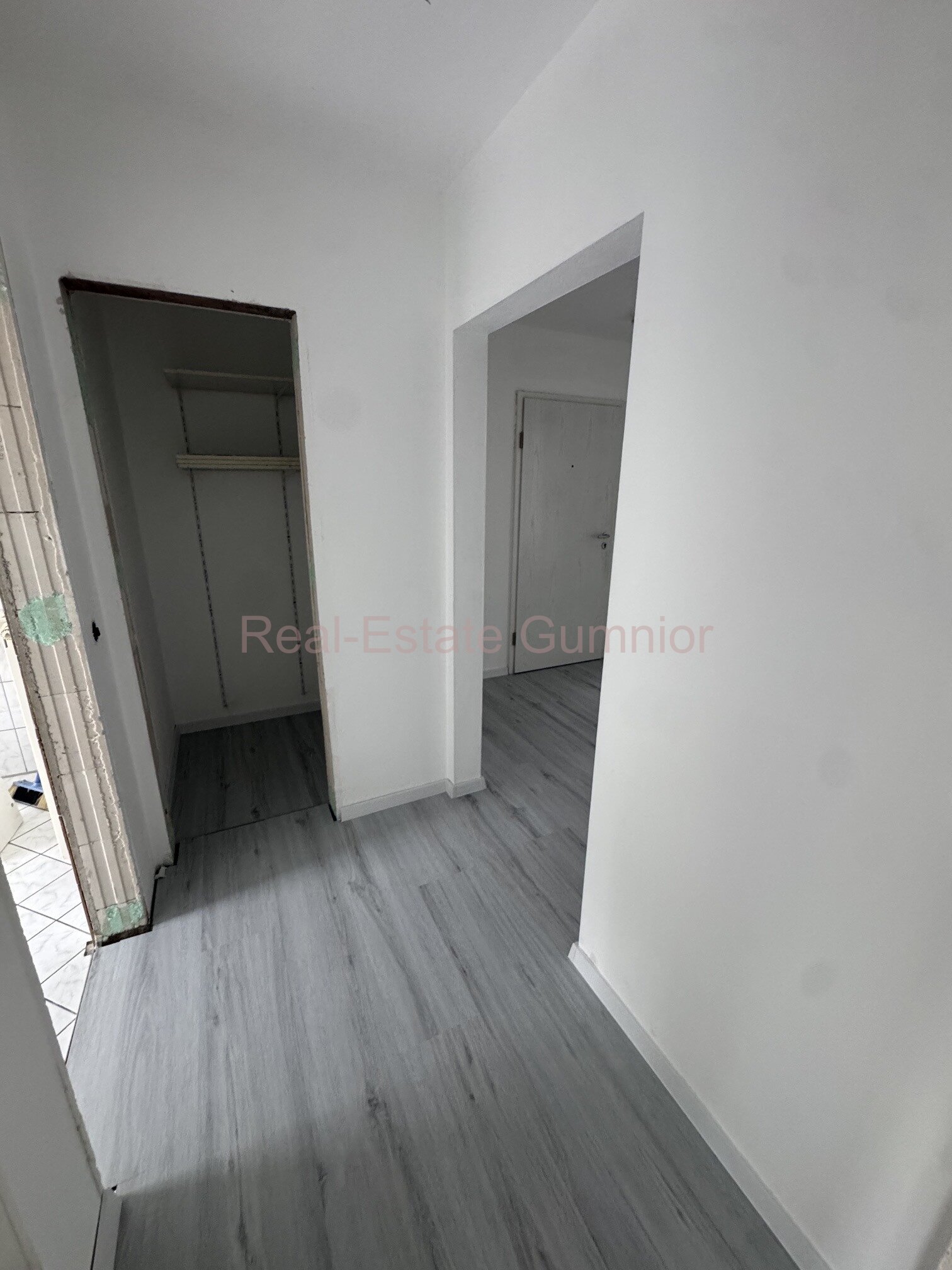 Wohnen inmitten der Natur und unweit vom Zentrum *** 3 Zimmer Wohnung mit Balkon ** TG - Stellplatz * Renoviert 