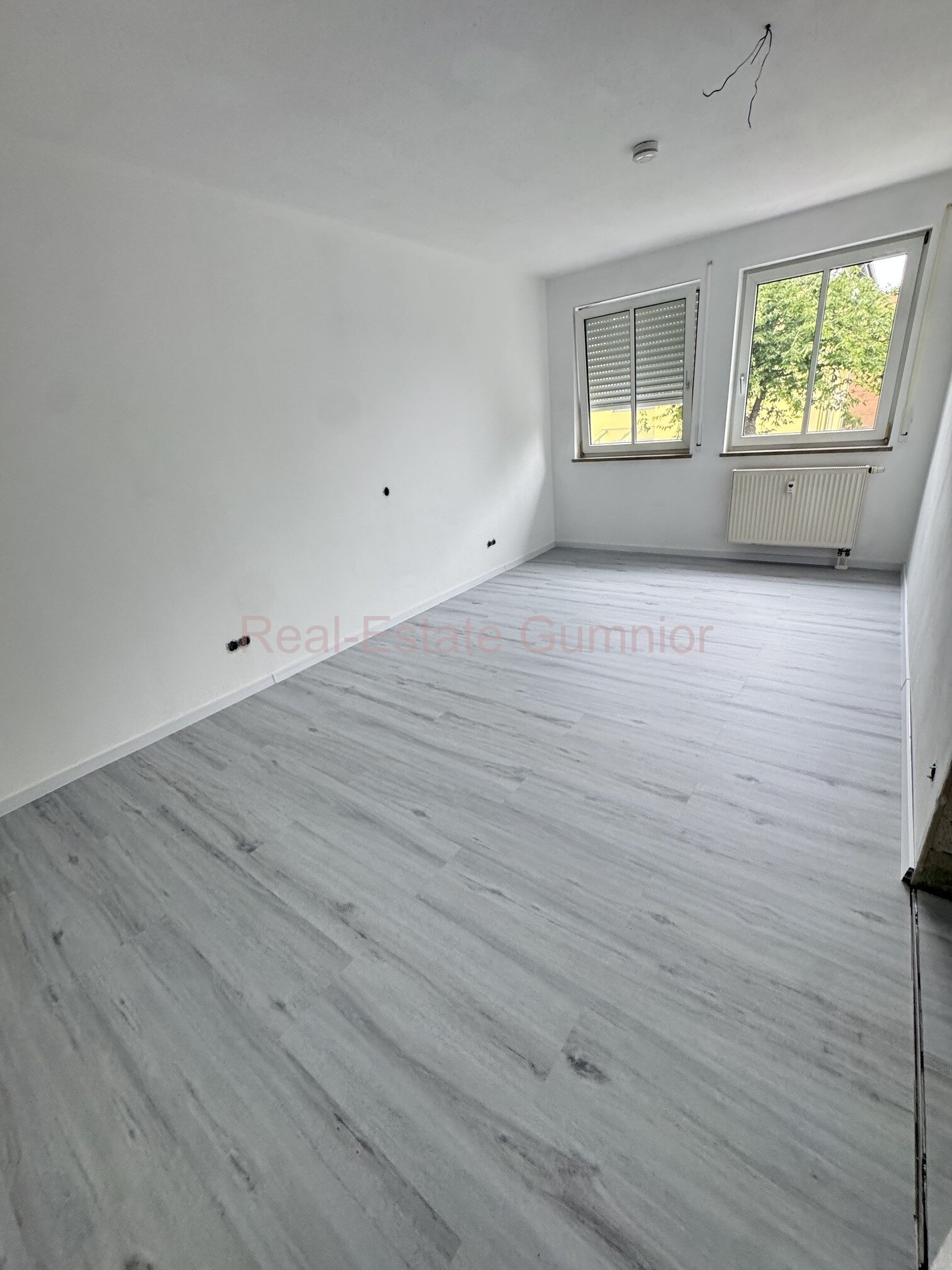 Wohnen inmitten der Natur und unweit vom Zentrum *** 3 Zimmer Wohnung mit Balkon ** TG - Stellplatz * Renoviert 