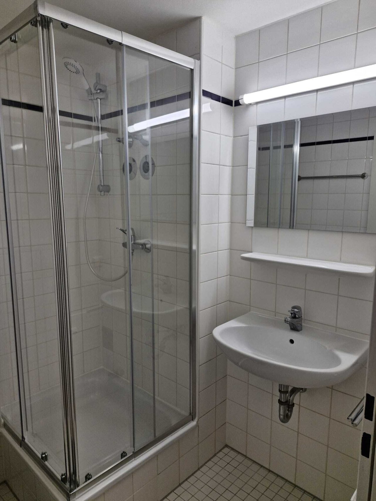 Duschbadezimmer Duschbadezimmer