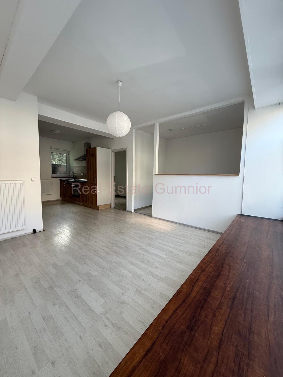Wohnzimmer mit Blick in die Küche Wohnzimmer mit Blick in die Küche