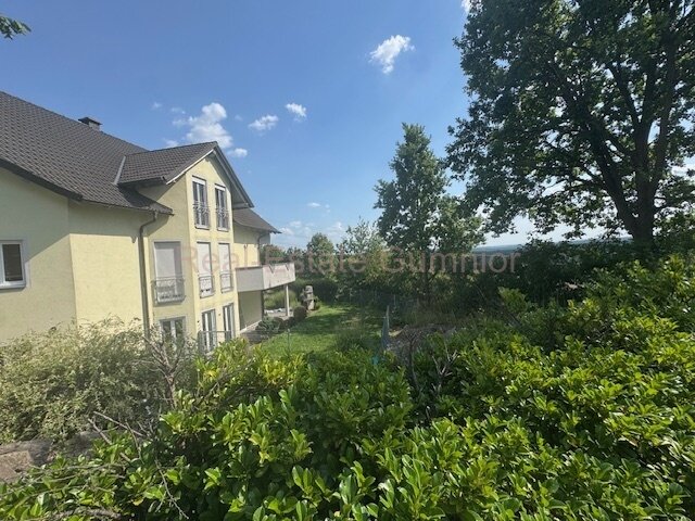 Traumhafte Aussicht in unverbaubarer Lage ** Wohnhaus mit ELW  ** Top ** Pool, Kaminofen und vieles mehr