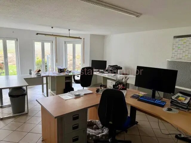 Traumhafte Aussicht in unverbaubarer Lage ** Wohnhaus mit ELW  ** Top ** Pool, Kaminofen und vieles mehr