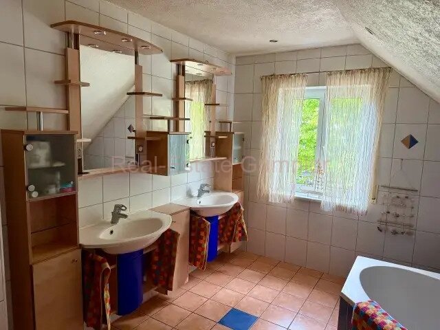 Traumhafte Aussicht in unverbaubarer Lage ** Wohnhaus mit ELW  ** Top ** Pool, Kaminofen und vieles mehr