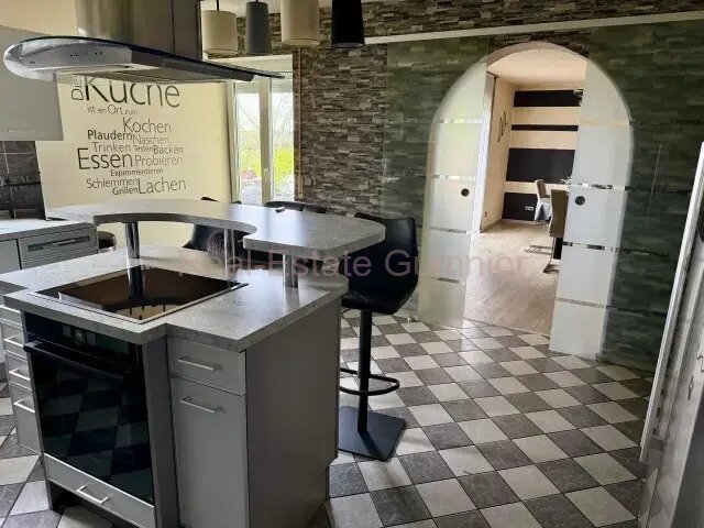 Traumhafte Aussicht in unverbaubarer Lage ** Wohnhaus mit ELW  ** Top ** Pool, Kaminofen und vieles mehr