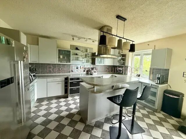 Traumhafte Aussicht in unverbaubarer Lage ** Wohnhaus mit ELW  ** Top ** Pool, Kaminofen und vieles mehr