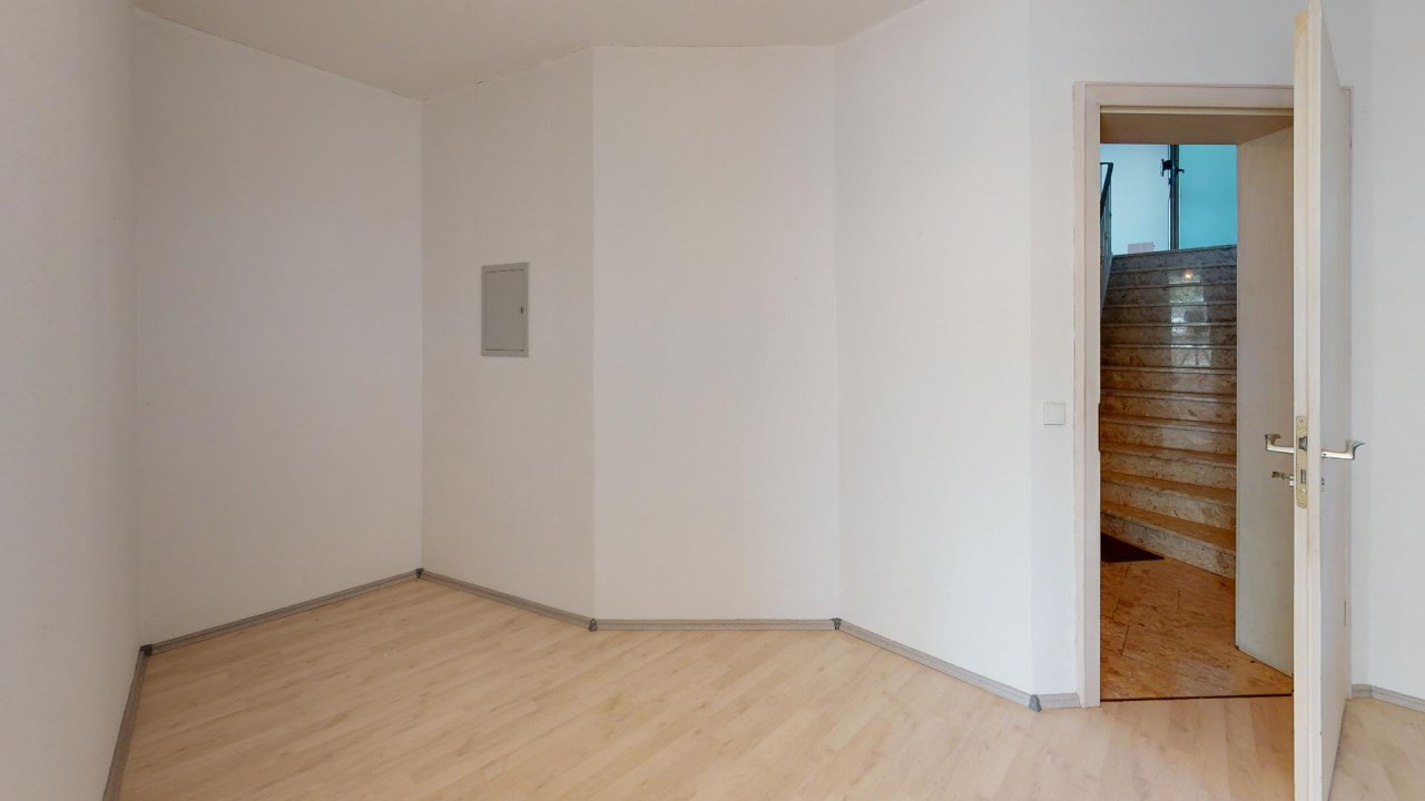 Gepflegte 1 Zimmer Souterrain-Apartment  inkl. EBK und Duschbadezimmer ** PLUS GARTENFLÄCHE und Nebengebäude