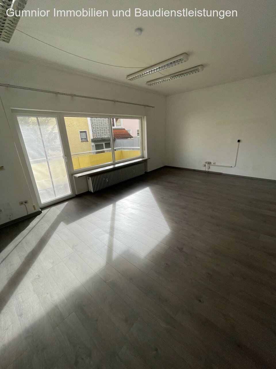  4 - Raumwohnung mit 1 Duschbadezimmer und Küche ** PLUS Balkon und Kaminofenanschluss 