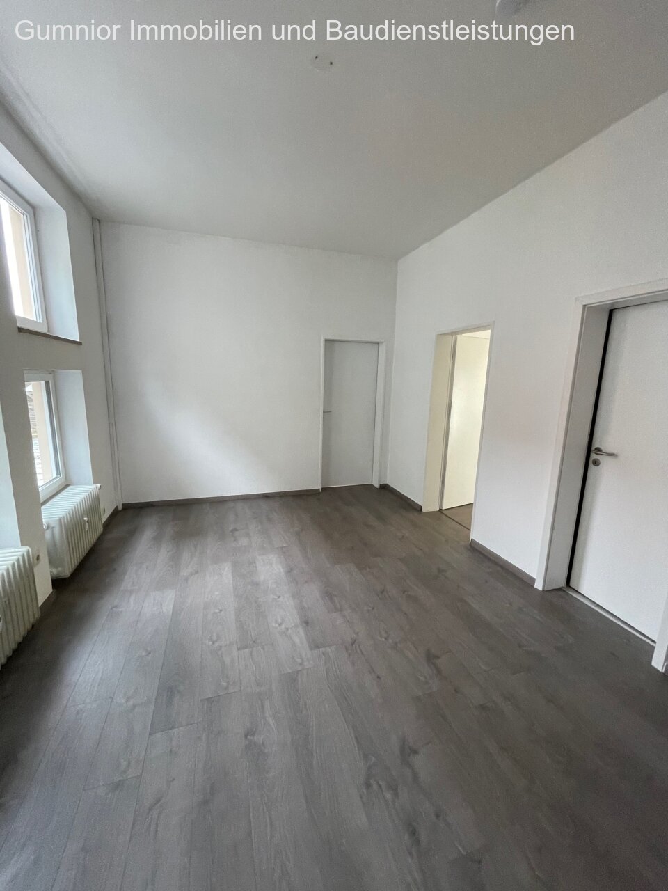 Gewerbefläche mit 1 Duschbadezimmer im Zentrum der Stadt ** PLUS Balkon und