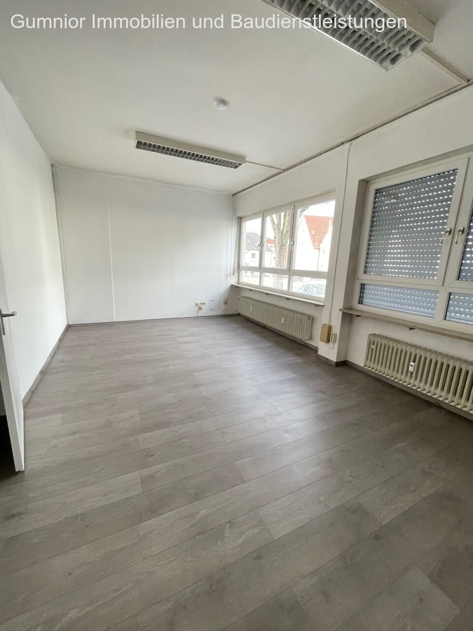 Gewerbefläche mit 1 Duschbadezimmer im Zentrum der Stadt ** PLUS Balkon und
