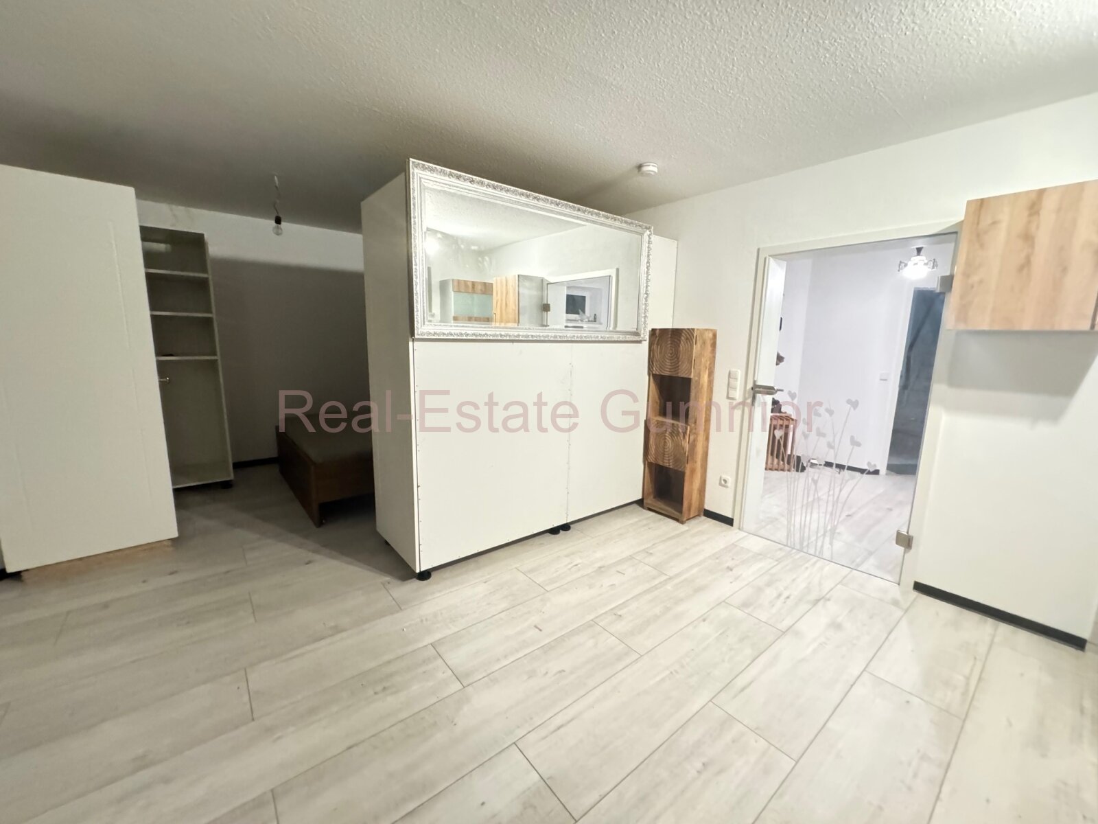 Gepflegte 1 Zimmer Souterrain-Apartment inkl. EBK und Duschbadezimmer ** PLUS GARTENFLÄCHE und Nebengebäude