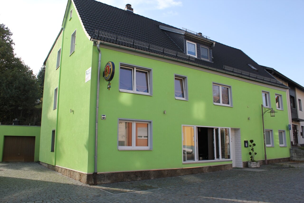 Windischeschenbach: 3 Zimmer Erdgeschoss-Wohnung mit EBK -- renoviert ** Duschbadezimmer ca. 60 qm 