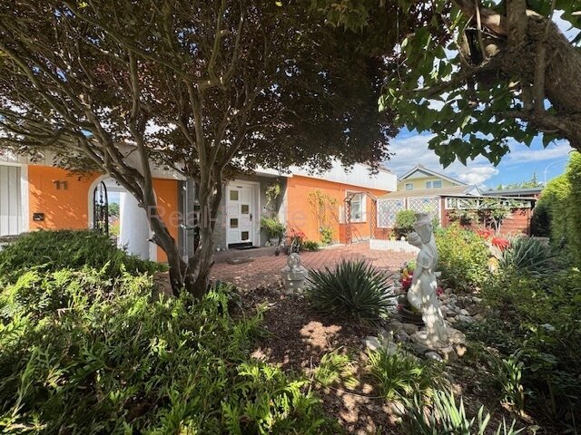 Großzügiges Wohnhaus mit Einliegerwohnung- Pelletsofen** Tolles Grundstück -- Wintergarten ** Top**