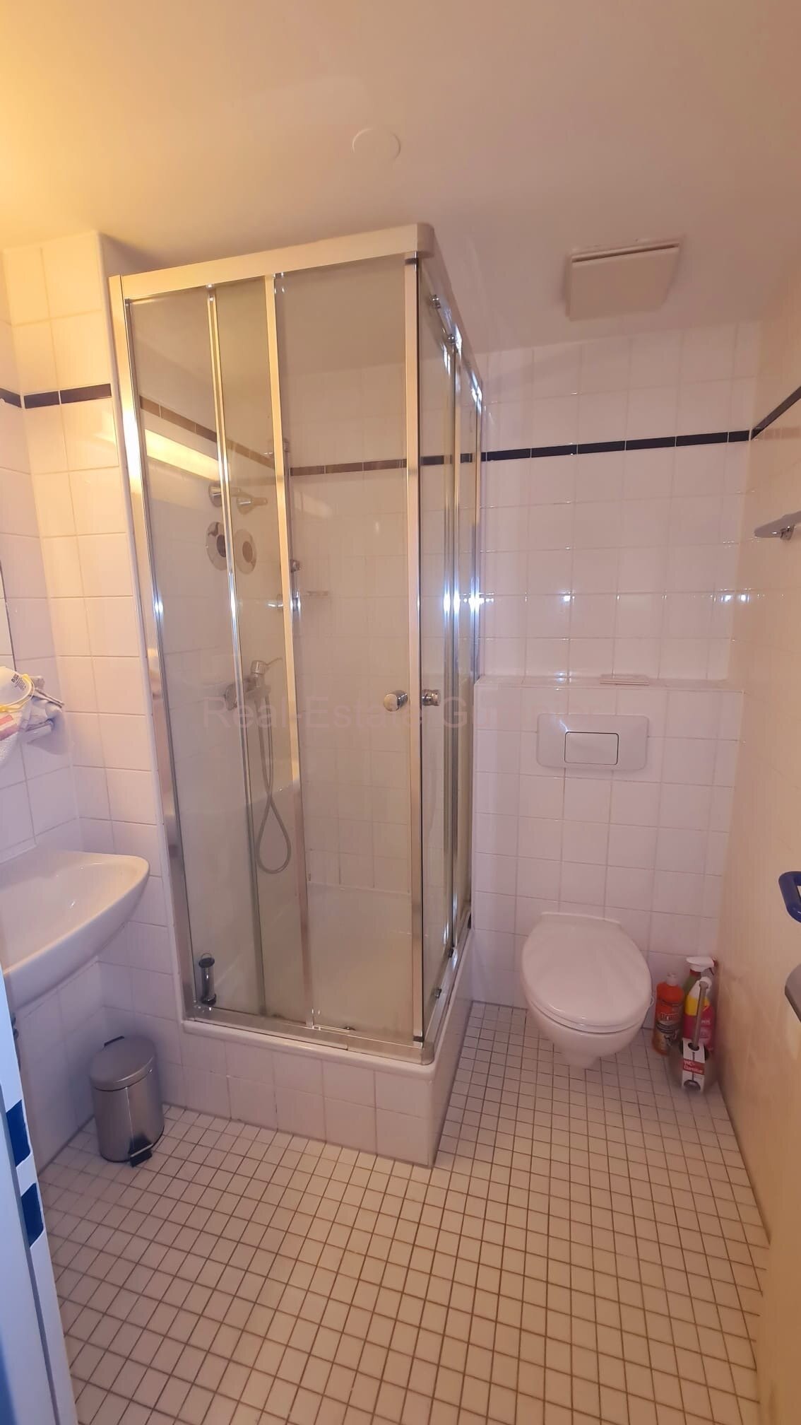 Reserviert** Gepflegtes 1 Zimmer Apartment mit EBK und TG-Stellplatz ** Wintergarten **