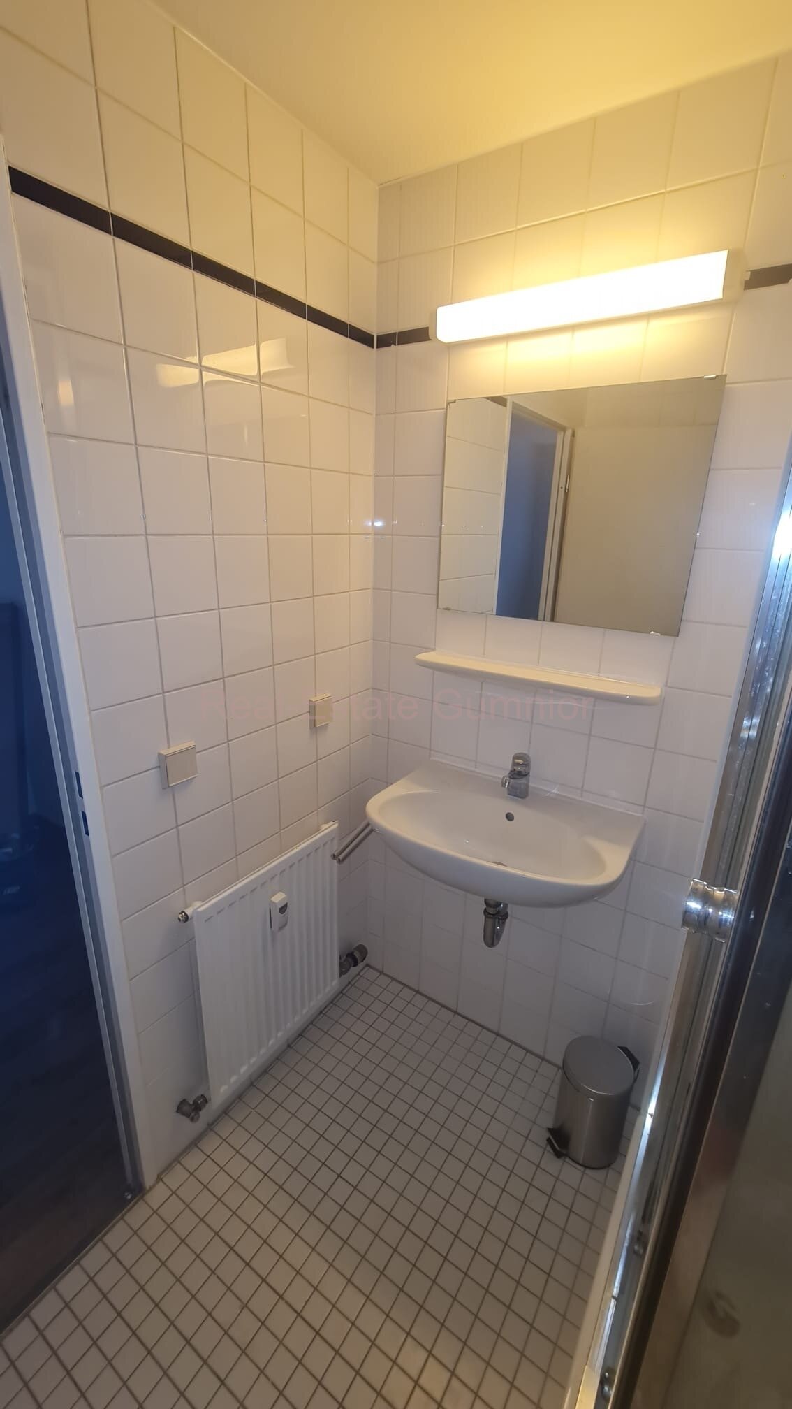 Reserviert** Gepflegtes 1 Zimmer Apartment mit EBK und TG-Stellplatz ** Wintergarten **
