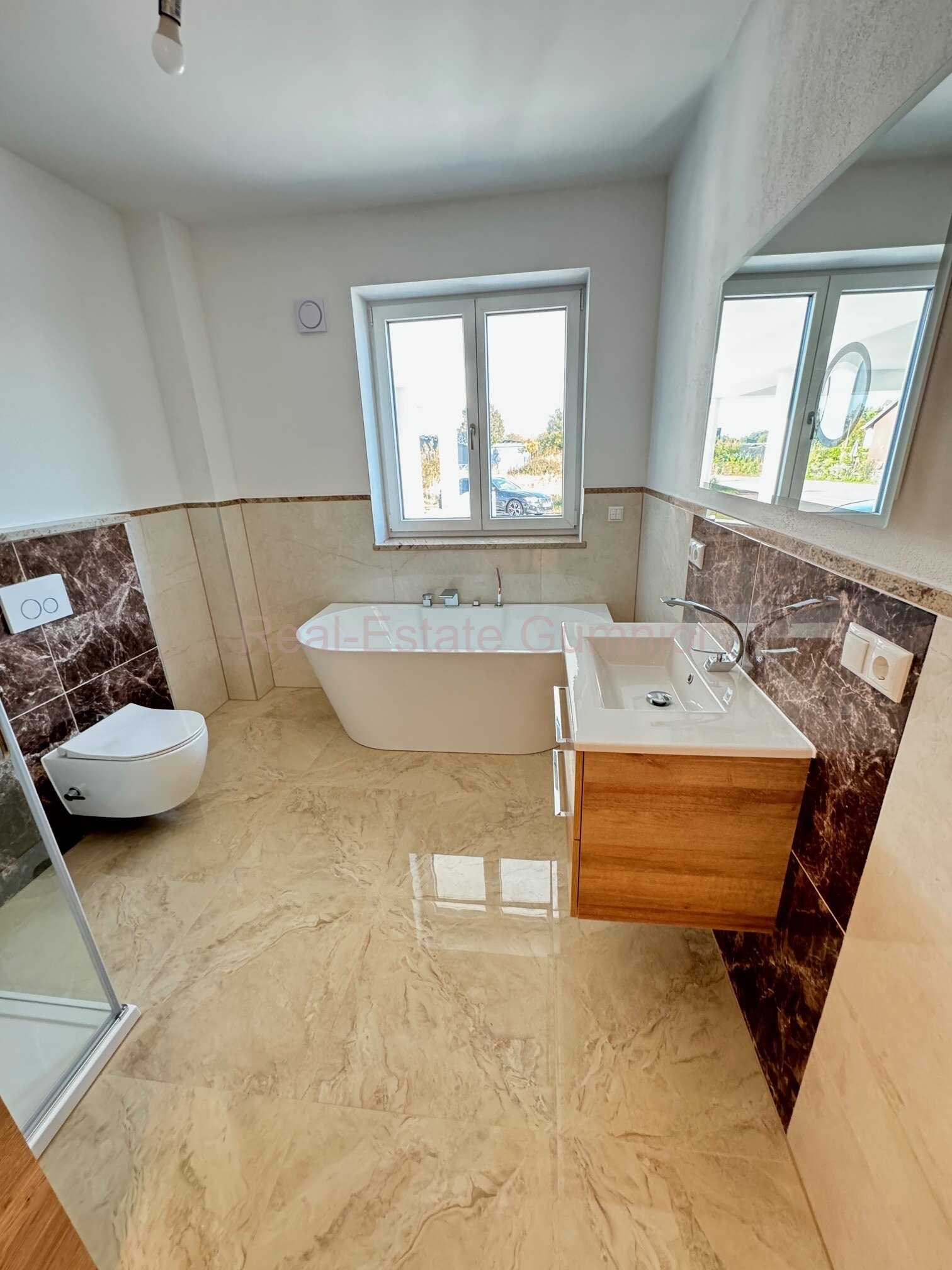 Modern und Energetisch ** Sonnige 2 Zimmer Wohnung mit EBK ** KfW 40 ** Provisionsfrei