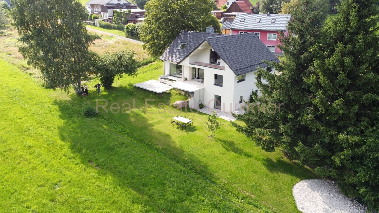 RESERVIERT!! Ihren nächsten Sommer vor traumhafter Kulisse ** Traumhaftes Anwesen im puristischen Stil ** Top **