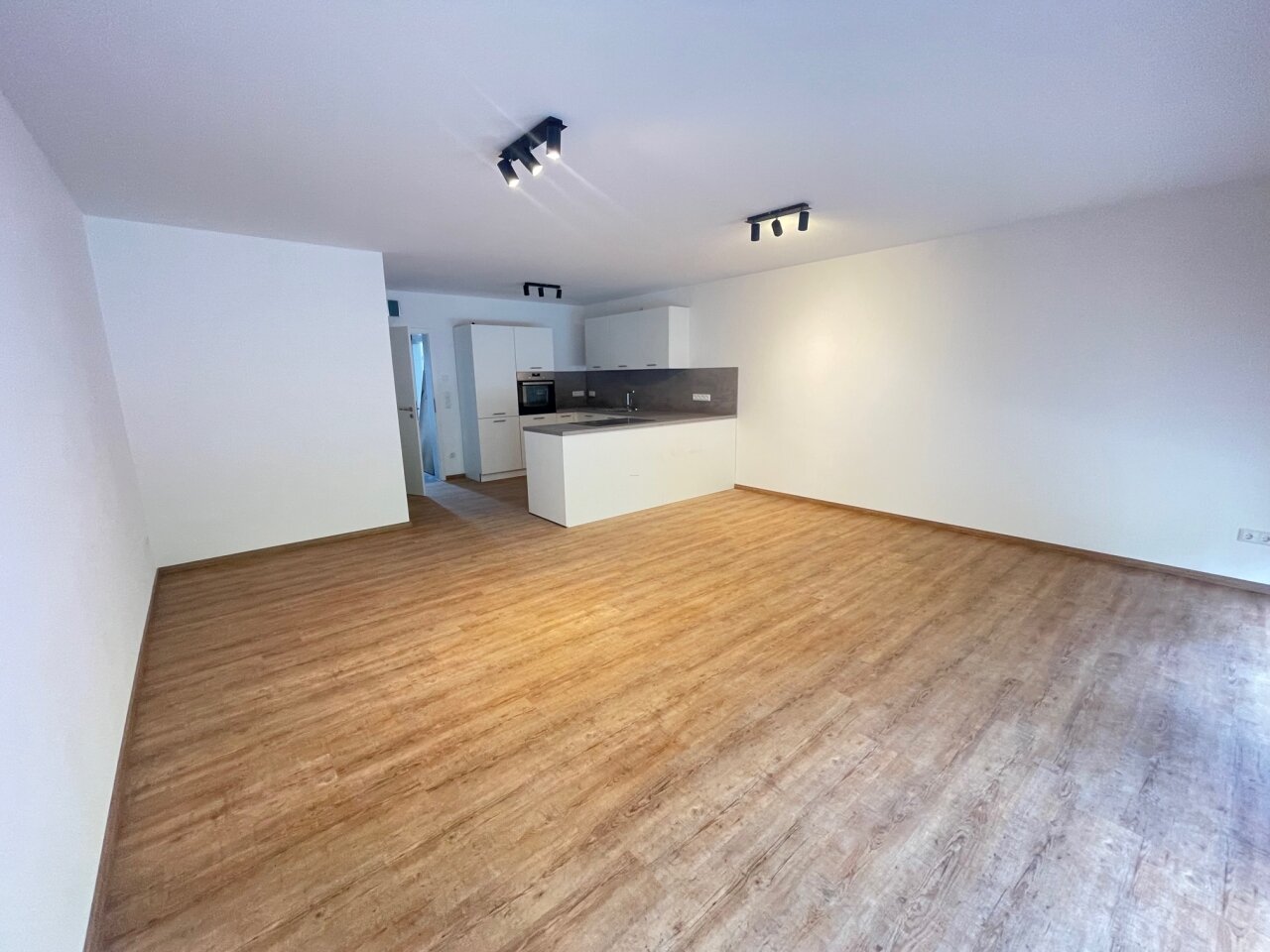 Mantel: ! Modernes Reihenhaus mit viel Platz ** Effiziente Bauweise ** mit Garage * Provisionsfrei  