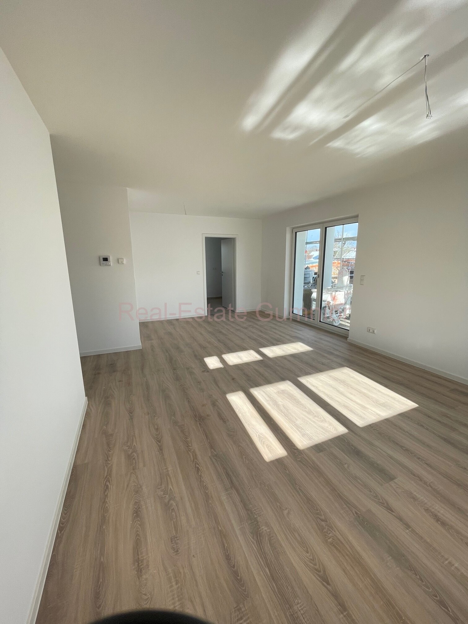 Großzügige 4 ZKB-Terrassenwohnung mit Gartenfläche in zentraler und doch ruhiger Wohnlage ** KfW 40**Barrierefrei  