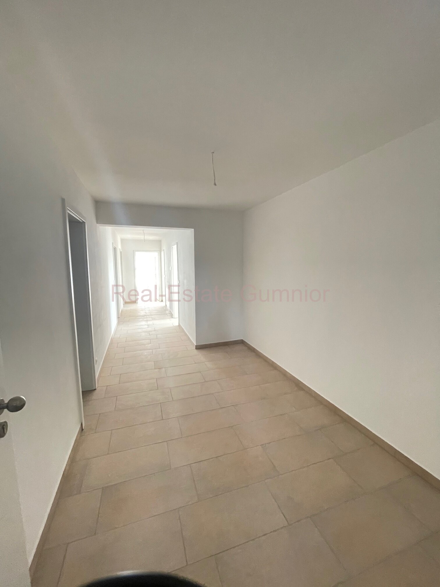 Großzügige 4 ZKB-Terrassenwohnung mit Gartenfläche in zentraler und doch ruhiger Wohnlage ** KfW 40**Barrierefrei  