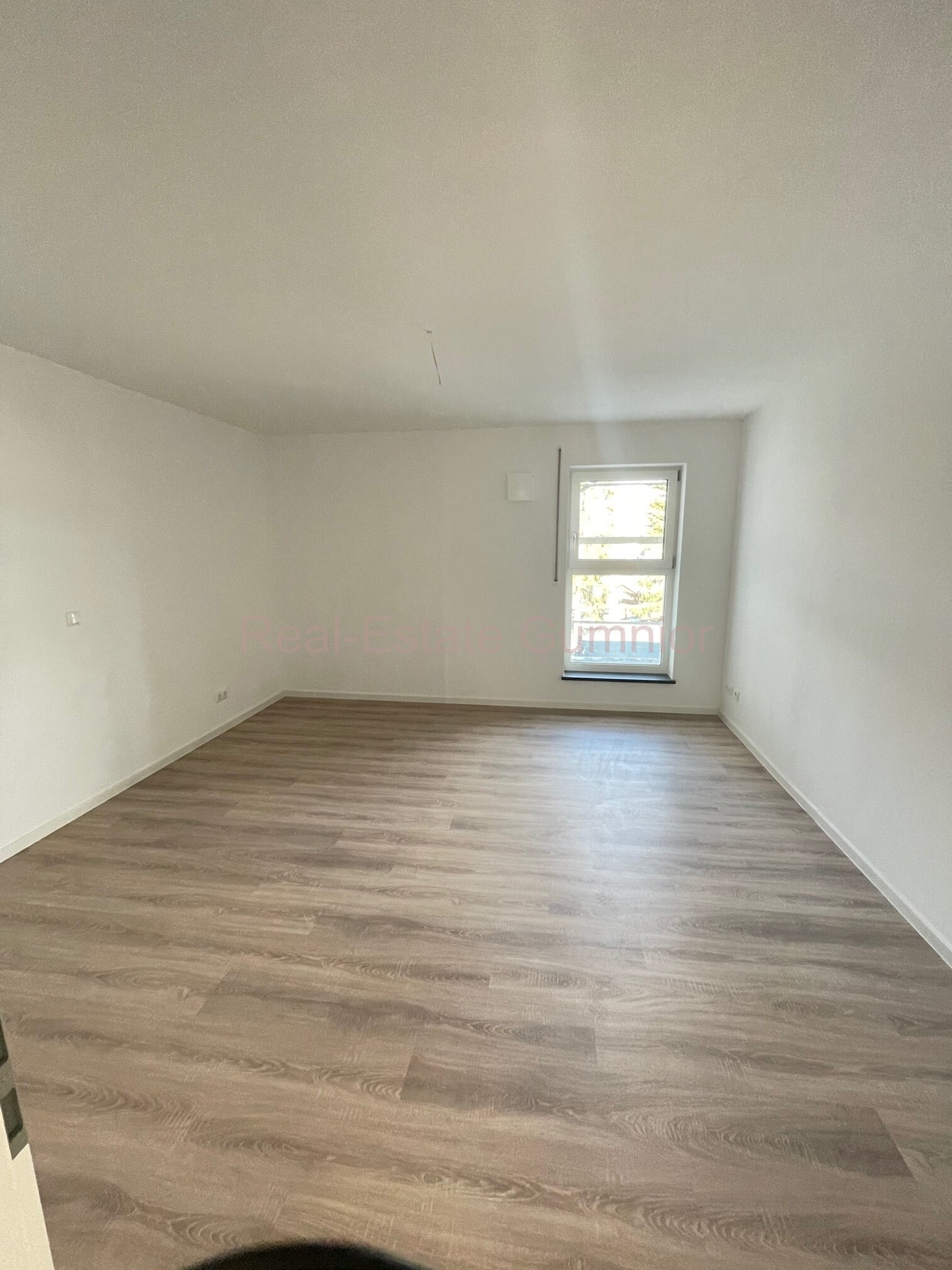 Großzügige 4 ZKB-Terrassenwohnung mit Gartenfläche in zentraler und doch ruhiger Wohnlage ** KfW 40**Barrierefrei  